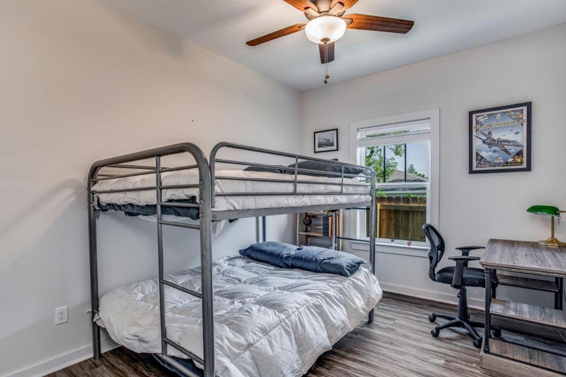 Beach Flow Bungalow-Mins To Downtown-Dining-Base Pensacola Exterior foto
